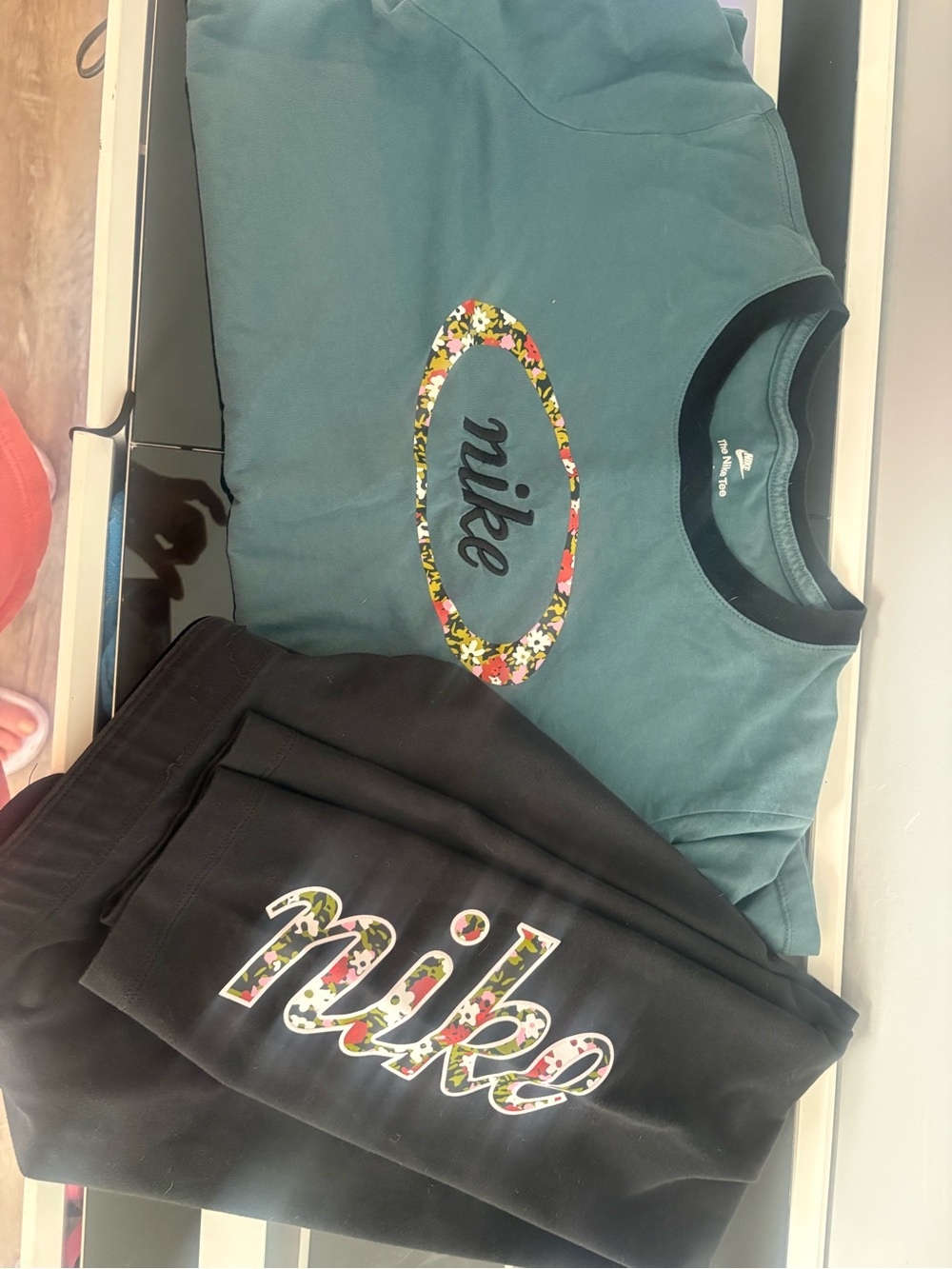 Nike Teal Crewneck shirt with Floral Logo and legging to match size large